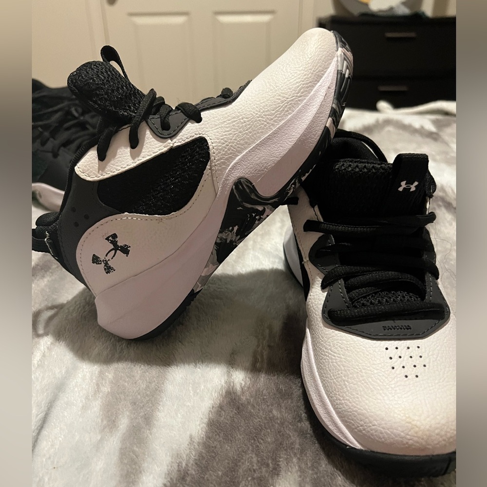 Boys Under Armour Basketball Shoes